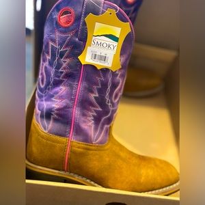 Brand new Women’s Smoky Mountain Boots, only tried on, never worn.